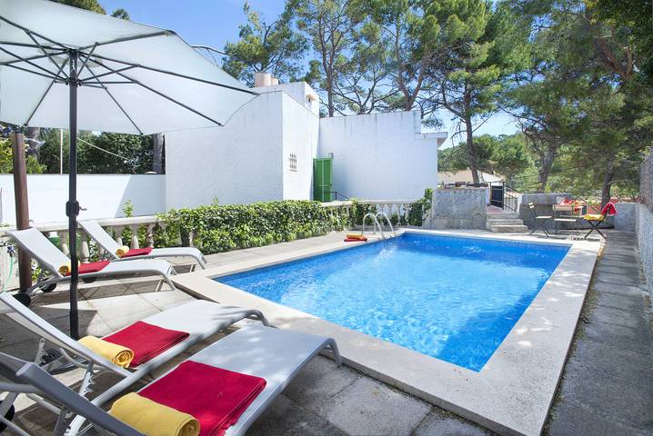 Gîte pour 8 personnes, avec vue et jardin, adapté aux familles à Cala Sant Vicenc - 3