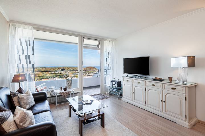Ferienwohnung für 4 Personen, mit Pool und Ausblick sowie Balkon und Sauna in Travemünder Woche