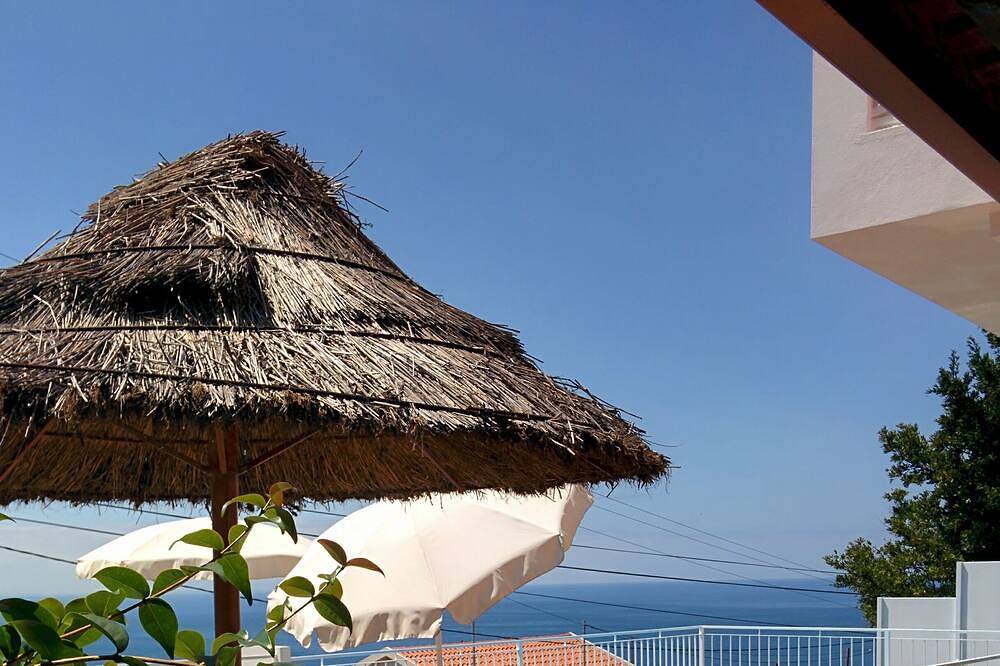 Paradiesvilla \"Dom Carlos\" mit Meerblick und täglichem Sonnenaufgang und Sonnenuntergang! in Pináculo, Ponta do Sol