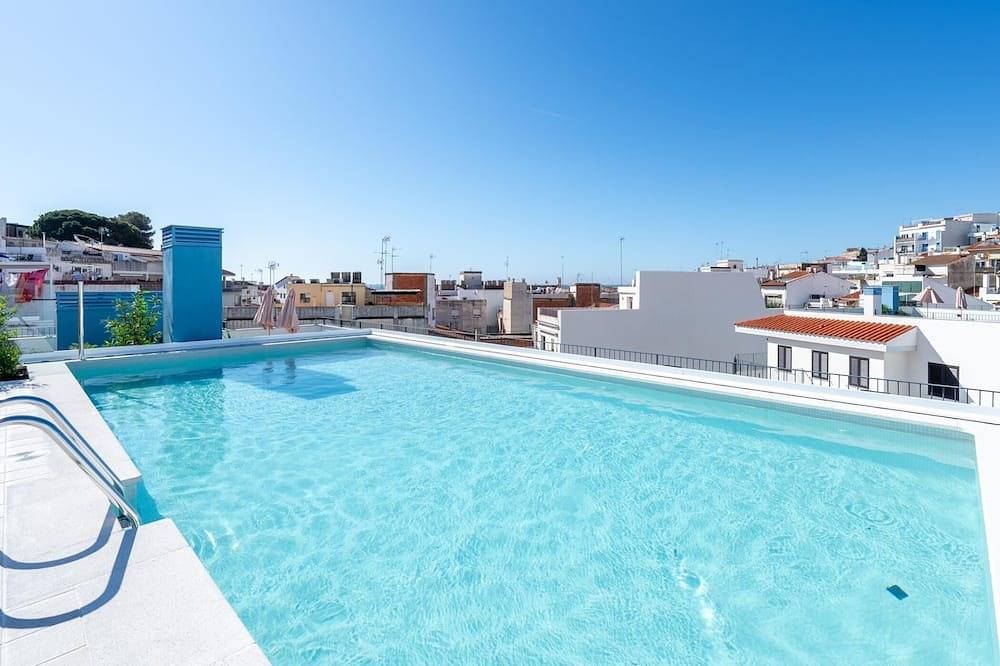 Apartamento entero, Ideal larga estancia: céntrico, parking y piscina in Sant Pol de Mar, Costa del Maresme