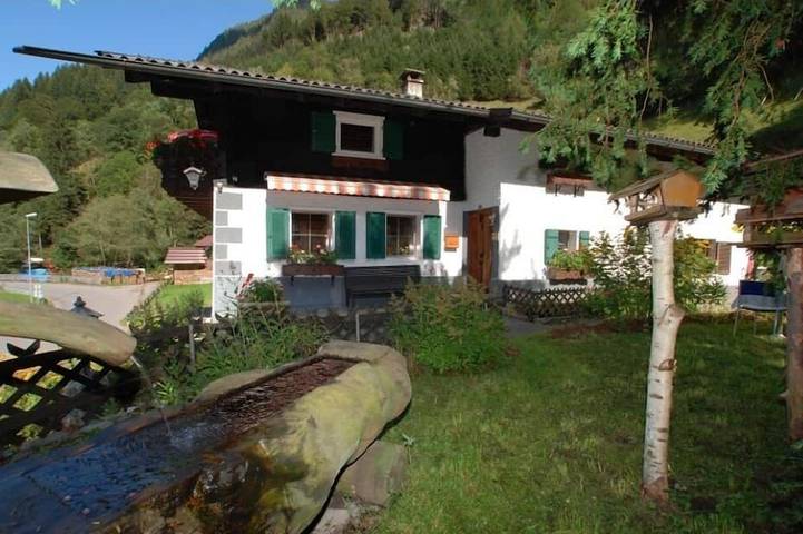 Ferienhaus für 13 Personen, mit Balkon und Garten sowie Whirlpool im Montafon