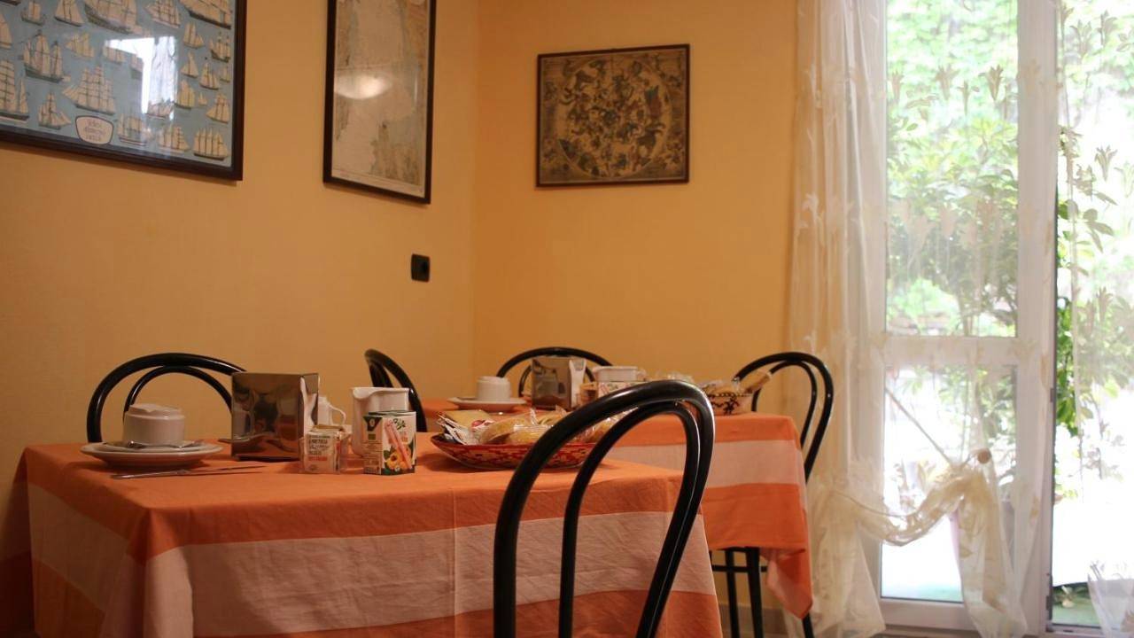 Double Room with Private Bathroom in Bosa, Planargia