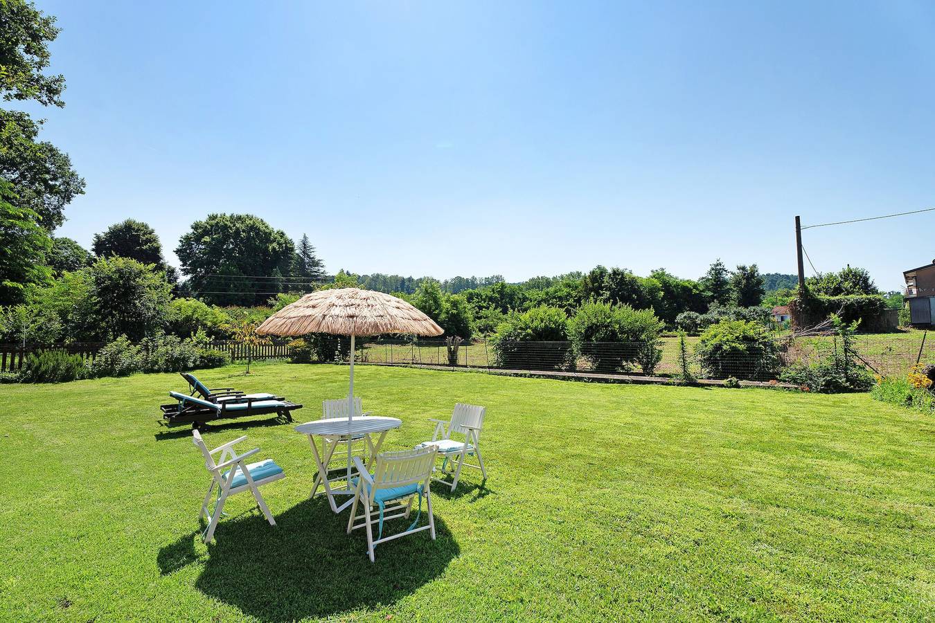 Holiday Home 'Villa Fox' with Garden, Balcony and Shared Wi-Fi in Comune di Angera, Lago Maggiore (Lombardy)