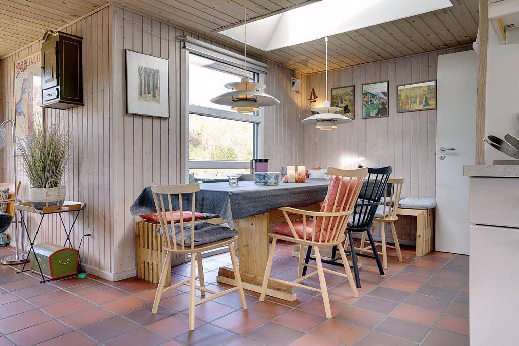 Ferienhaus in Henne Strand mit Sauna, Kamin und überdachter Terrasse in Henne, Filsø See