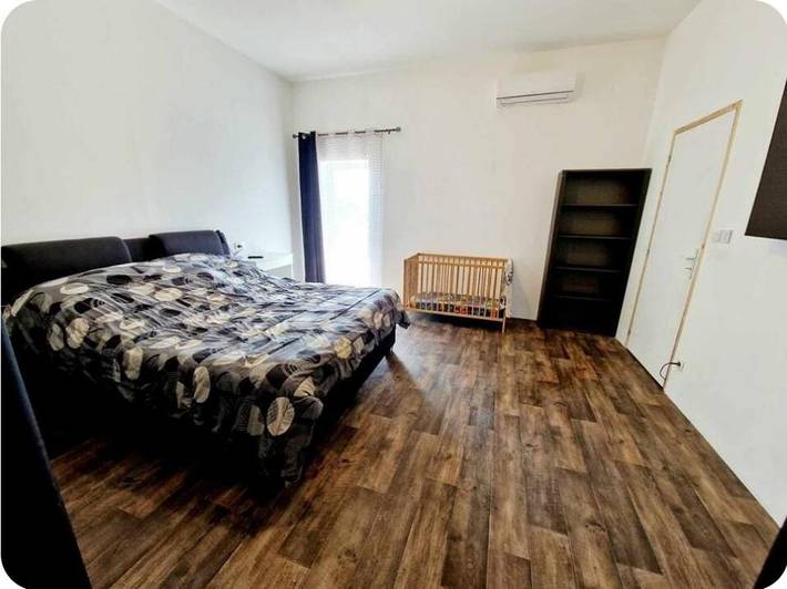 Location de vacances pour 6 personnes, avec terrasse ainsi que jacuzzi et piscine, adapté aux familles à Saint-Marcel-d'Urfé - 4