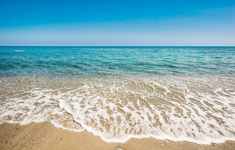 Appartamento intero, Appartamento accogliente con A/C e TV, vicino alla spiaggia - 1.5km in Patti, Provincia di Messina