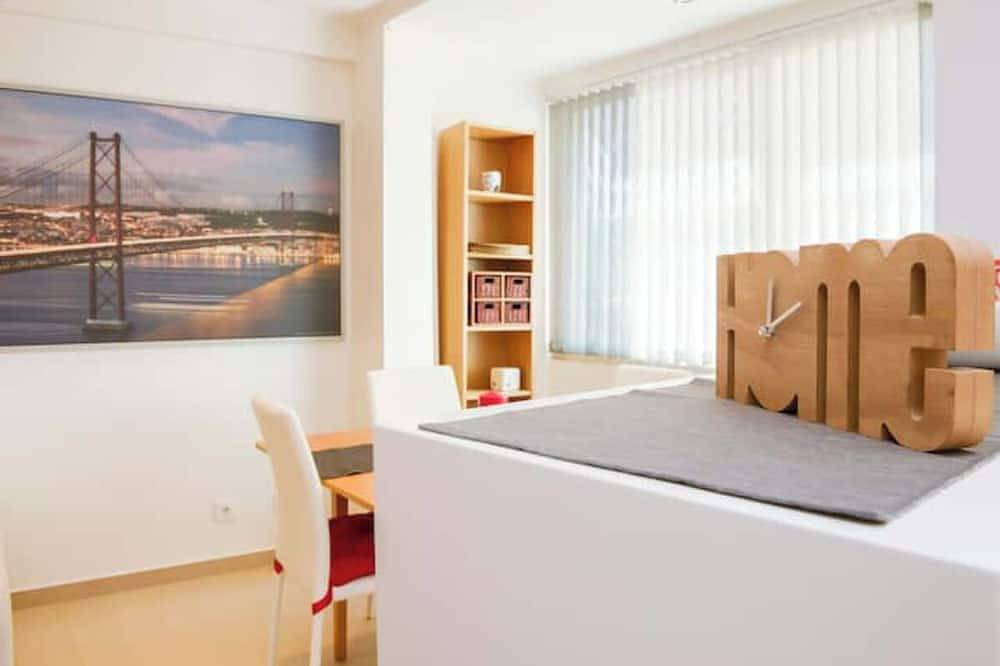 Ganze Wohnung, Modern and Cozy home at 5km from downtown and 900m from the American embassy in Lissabon, Costa de Lisboa