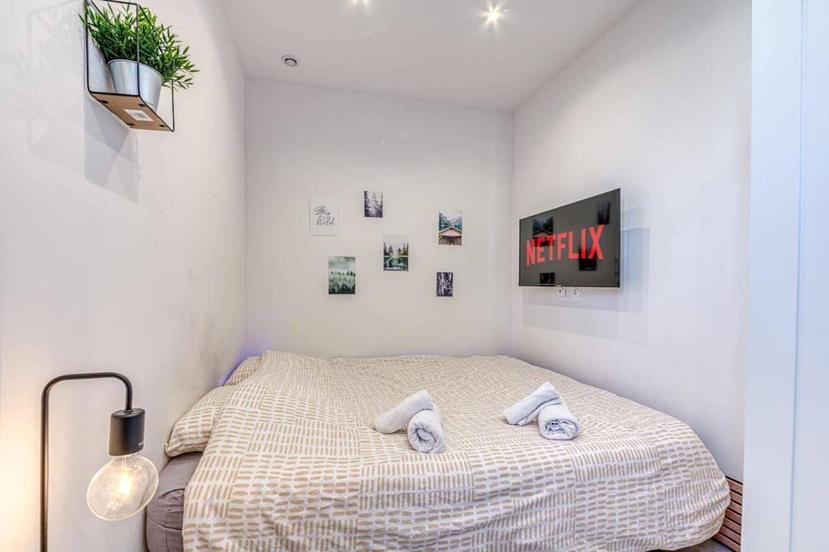 Appartement entier, Studio Le Saphir Neuf & Cosy - Gare Parilly in Vénissieux, Lyon et ses environs