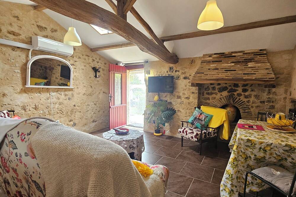 Gîte enchanteur avec piscine privée in Saint-Maigrin, Région de Jonzac