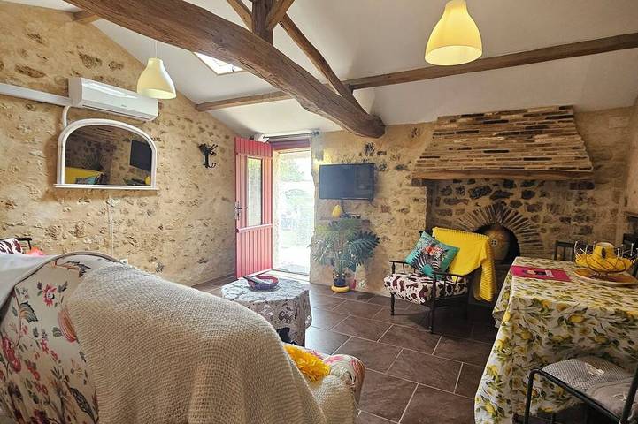 Gîte pour 2 personnes, avec jardin et terrasse dans Baignes - 2