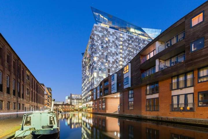 Bed and breakfast for 3 people, with view and terrace as well as garden in Birmingham