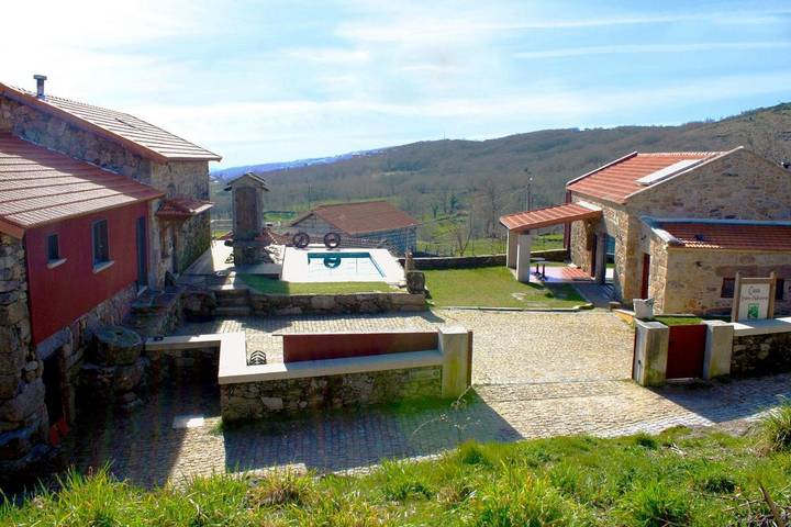 Casa rural para 12 personas, con Balcón y Terraza además de Jardín y Piscina en Baltar (desambiguación) - 2