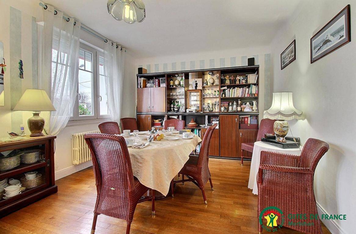 Chambres d'hôtes "La Masana" et table d'hôtes - Suite Familiale Chambre Cie des Indes in Lorient, Côte des Mégalithes