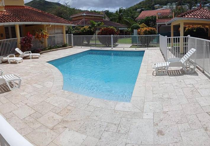 Gîte pour 2 personnes, avec bassin pour enfant ainsi que jardin et piscine dans Anse à l'Ane - 2