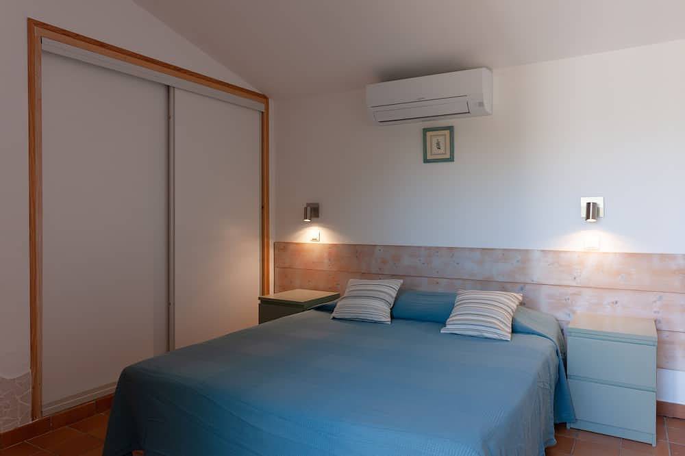 Porto Vecchio, Palombaggia, villa bord de mer, avec jardin, 2 chambres in Palombaggia, Porto-Vecchio