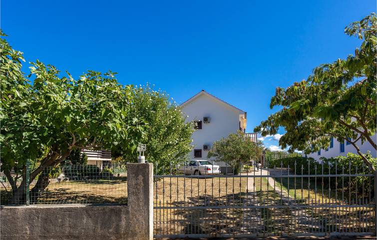 Ganze Ferienwohnung, Apartment am Strand mit WLAN, Klimaanlage, Surfmöglichkeiten und eigener Terrasse in Baska, Krk