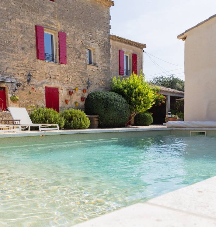 Gîte pour 4 personnes, avec piscine et terrasse