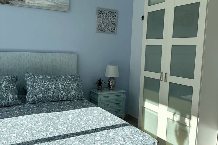 Detached 4 bedroom luxury villa with pool sleeping 8 in Pilar de la Horadada, Costa Blanca