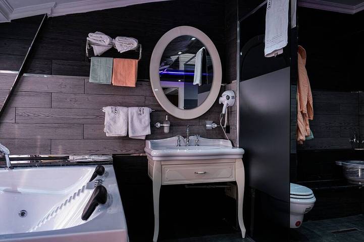 Kara Apart Otel - Luxurious Suite with Private Jacuzzi & Fireplace in Zentralanatolien
