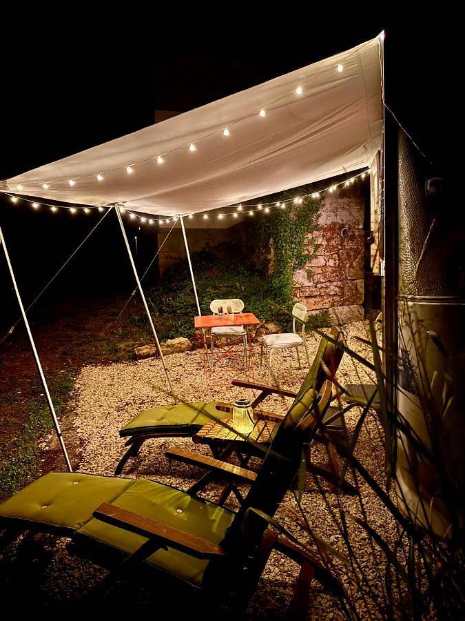 Location de vacances pour 2 personnes, avec Terrasse ainsi que Jardin et Vue à Saint-Sulpice-d'Excideuil