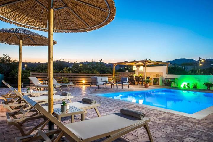 Ferienhaus für 6 Personen, mit Pool und Garten sowie Ausblick in Afantou