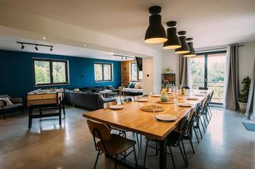 Maison de campagne pour 15 personnes, avec balcon ainsi que jacuzzi et jardin à Thoiry (Savoie)