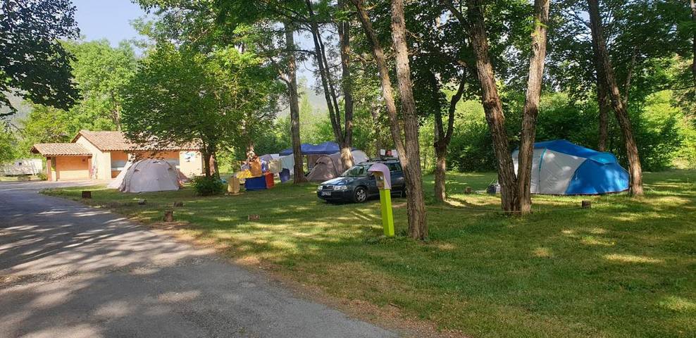 Camping pour 6 personnes, avec Terrasse ainsi que Jardin et Piscine