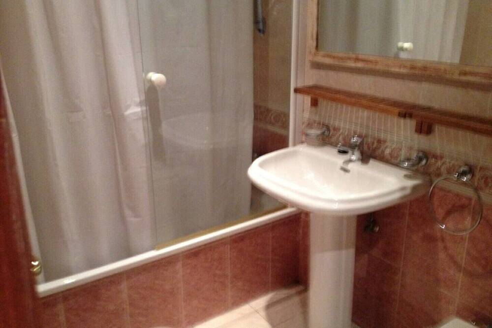 Apartamento entero, Excelente ubicacion , junto Plaza la Merced 4 dormitorios in Huelva, Costa de la Luz