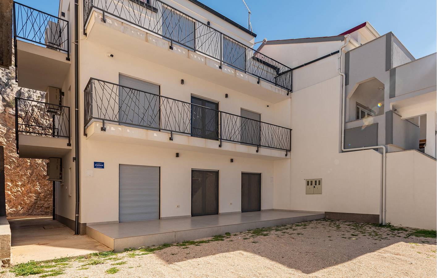 Ganze Ferienwohnung, Apartment mit Meerblick, Terrasse, Grill und WLAN – 2 km vom Strand Beritnica entfernt in Metajna, Pag