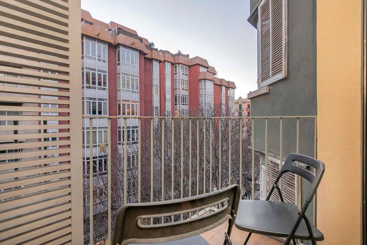 Apartamento entero, Apartamento de vacaciones para 5 personas con balcón/terraza in Centro Barcelona, Barcelona