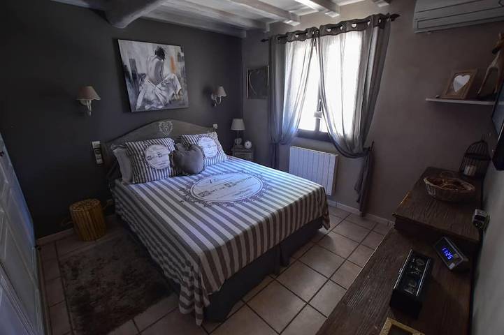 Location de vacances pour 6 personnes, avec jacuzzi ainsi que terrasse et jardin à Vernègues - 2