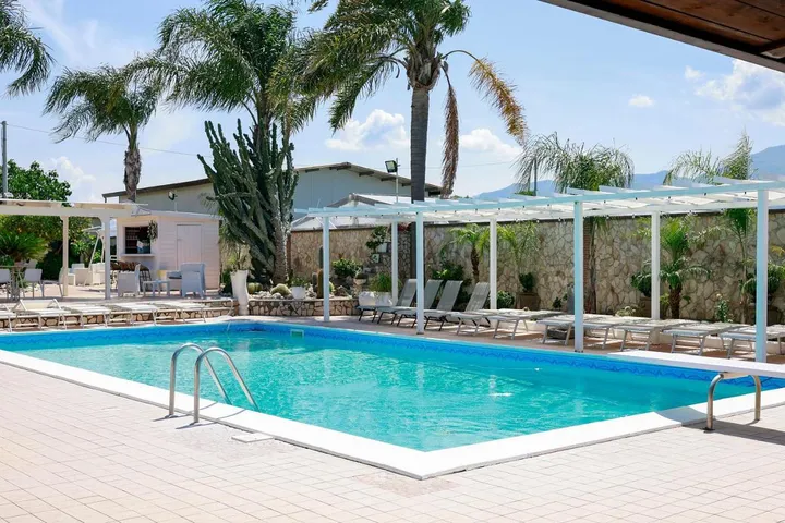 Appartamento vacanze per 6 persone, con panorama e piscina nonché giardino, con animali domestici - 1