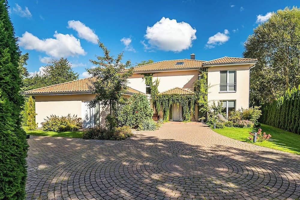 Ruppiner Ferienresidenz (Traumhafte Villa am Neuruppiner See) in Neuruppin, Ruppiner Seenland