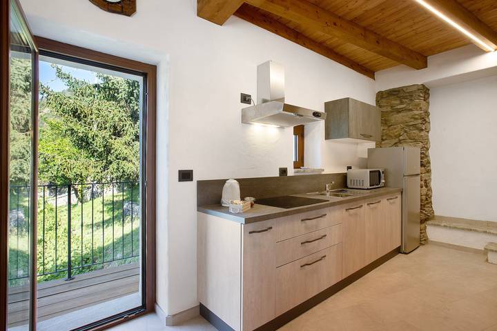 Entire apartment, Studio Apartment 'Appartamento 2' with Mountain View, Balcony and Wi-Fi in Comune di Sarre, Wallisian Alps