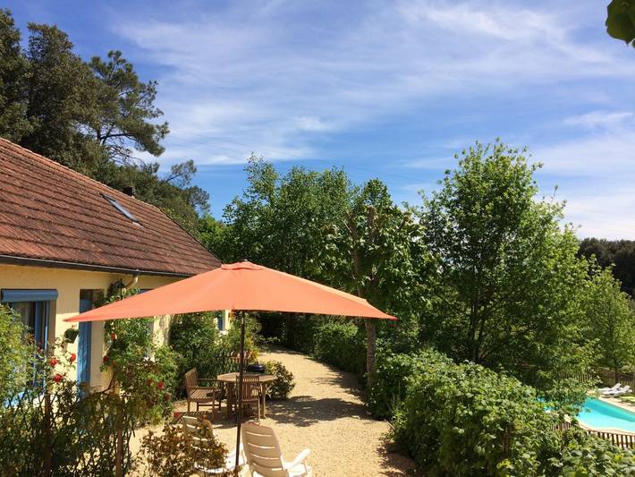 Gîte pour 2 personnes, avec terrasse ainsi que piscine et jardin - 1