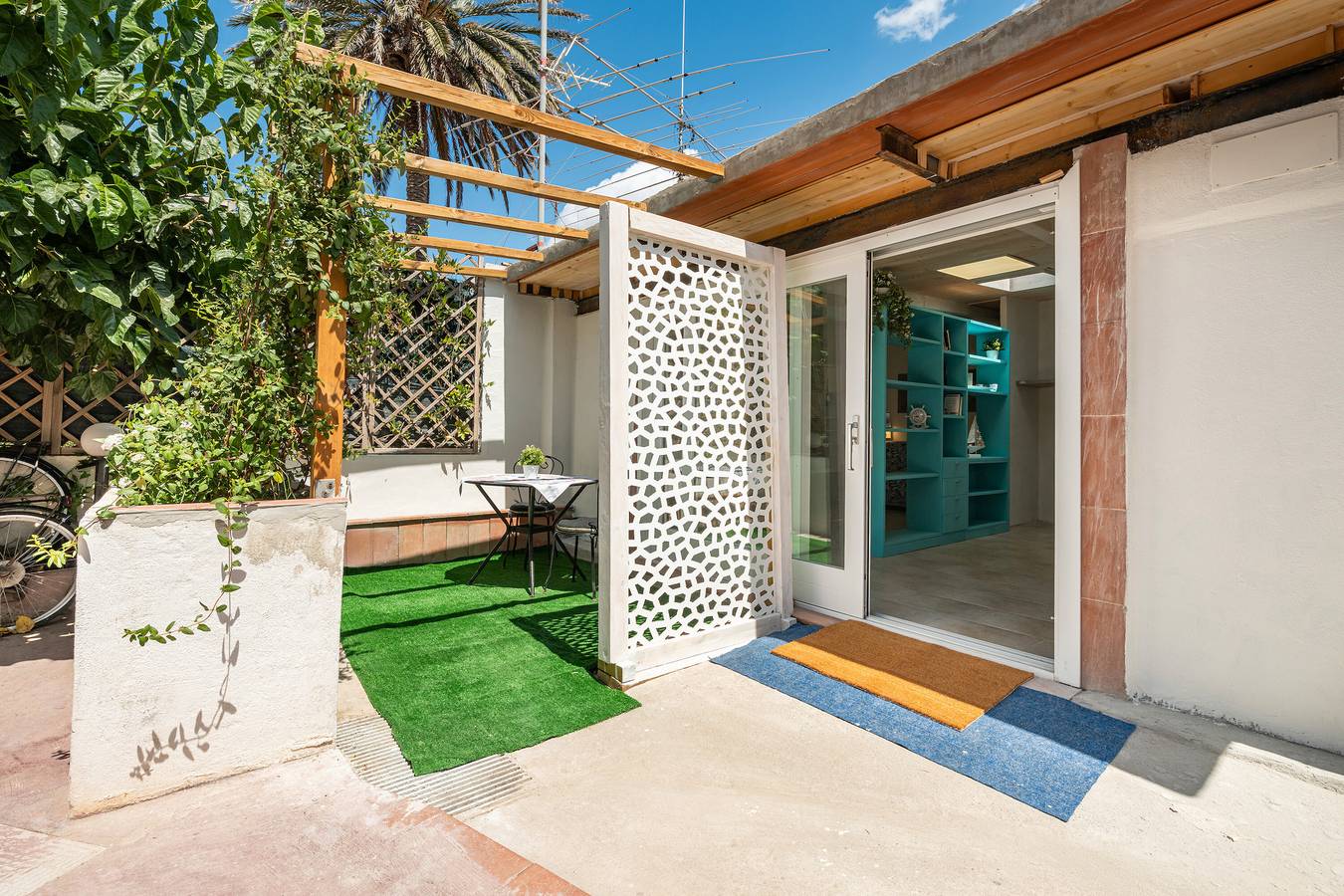 Studio entier, Studio « La Dépendance de la Villa d'Oro » avec Terrasse Privée, Wi-Fi et Climatisation in Maddalena Spiaggia, Capoterra