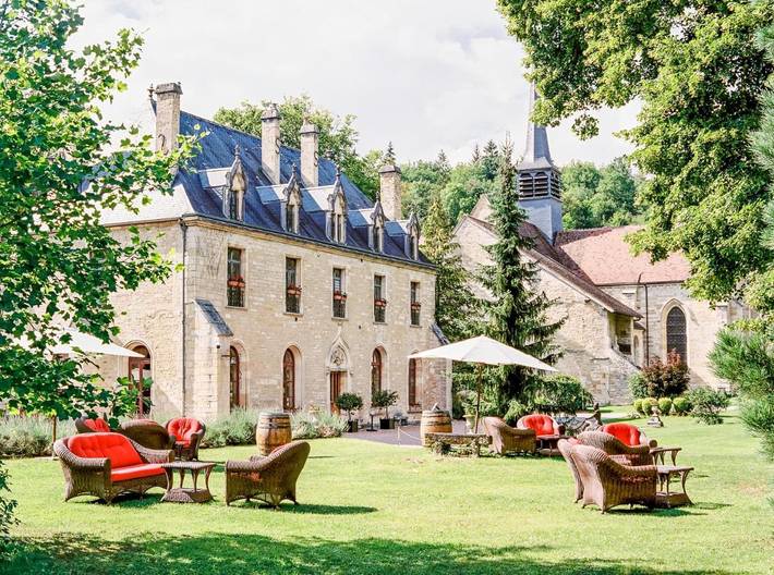 Hôtel pour 3 personnes, avec Terrasse ainsi que Jacuzzi et Jardin à La Bussière-sur-Ouche