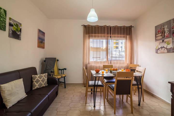 Appartamento intero, "Beach Residence 01" con terrazza, barbecue, Wi-Fi e Tv via cavo; Parcheggio disponibile in Armação de Pêra (costa), Armação de Pera