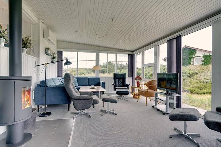 Schönes Ferienhaus mit Dünenblick, Whirlpool und Sauna – Hjelmevej 84 in Henne, Varde