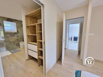 Gîte pour 4 personnes, avec jardin dans Crennes-sur-Fraubée