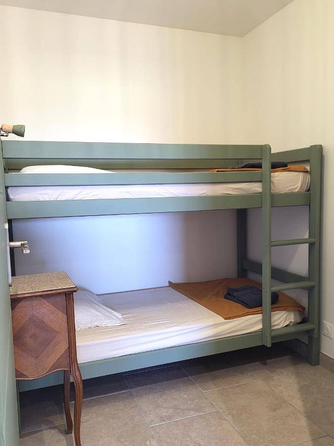 Location de vacances pour 6 personnes, avec vue ainsi que jardin et piscine à Tourbes - 3