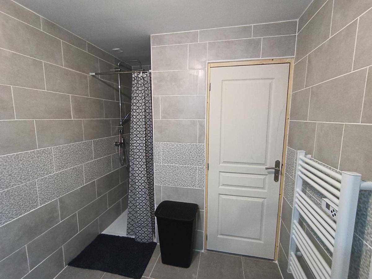 Appartement entier, Appart complet 3 chambres calme facture et repas possibles in Beausemblant, Région de Valence