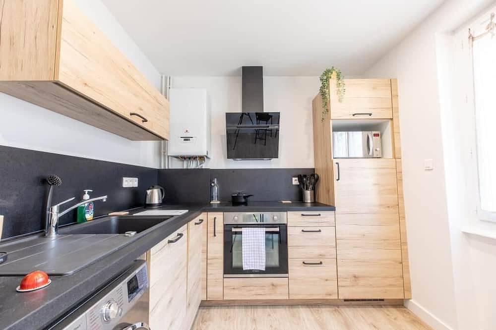 Entire apartment, T3 Avec Terrasse & Jardin Proche de la Gare in Clermont-Ferrand, Volcans d'Auvergne Regional Nature Park