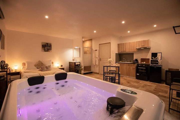 Gîte L'Étoile Spa avec Jaccuzi in Beynac-et-Cazenac, Périgord Noir