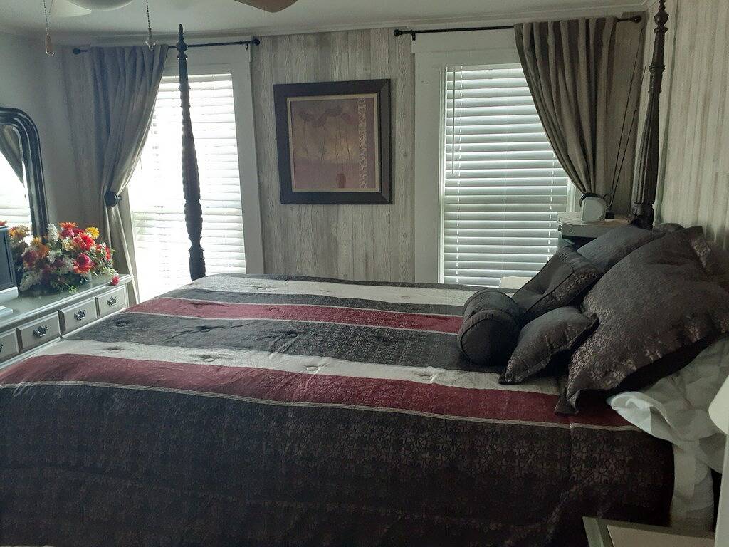 Ganze Wohnung, Alpenrose #2 Jacuzzi City Bar in New Albany, Indiana