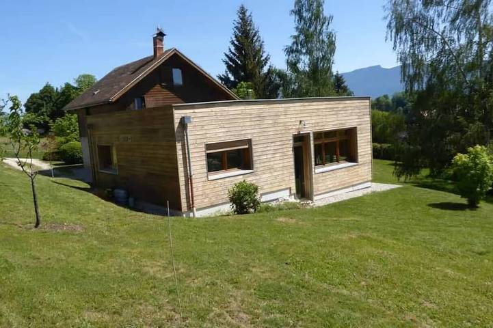 Gîte pour 10 personnes, avec Balcon ainsi que Jardin et Piscine à Miribel-les-Échelles
