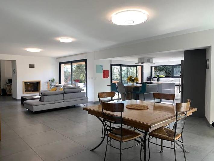 Location de vacances pour 8 personnes, avec vue et jardin ainsi que piscine et terrasse, animaux acceptés à Saint-Jean-de-Cuculles - 2