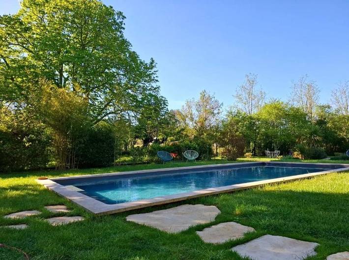 Maison d’hôte pour 2 personnes, avec piscine ainsi que jardin et vue
