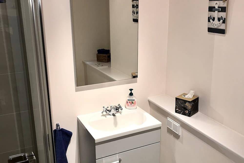 Ganze Wohnung, Ferienhaus direkt am Park mit See (120 qm) für bis zu 4 Personen in Frankenalb