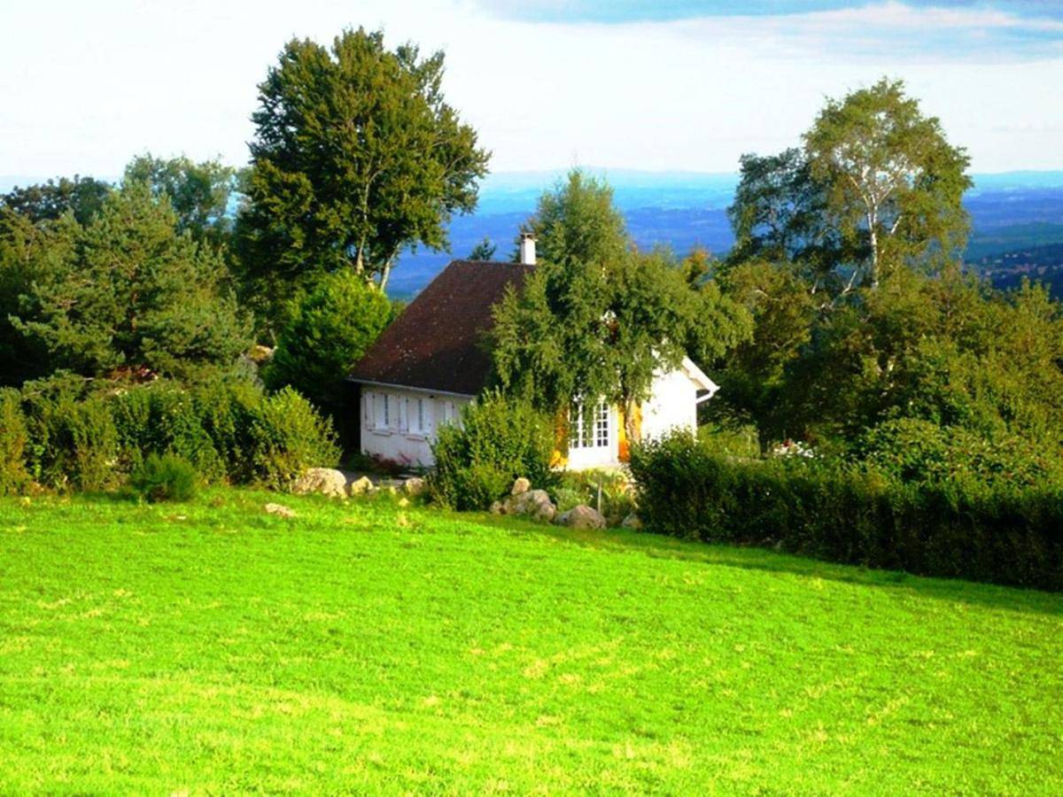 Maison au calme avec terrain clos vue sur la rivière et la campagne in Verrières-en-Forez, Parc Naturel Régional Livradois-Forez